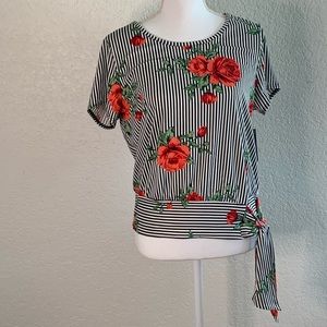 💕 Black & White Stripe Roses Top NWT